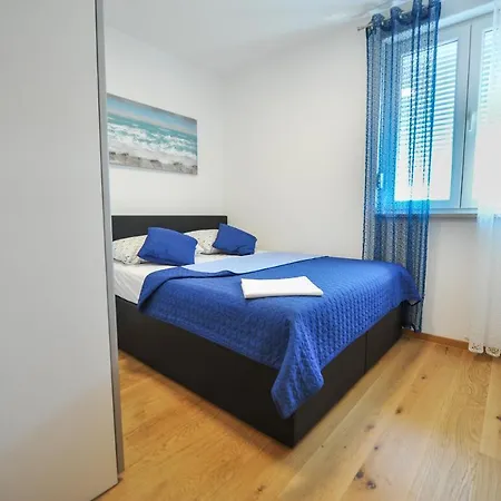 Blue Sky Apartment *