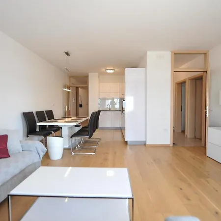 Blue Sky Apartment *